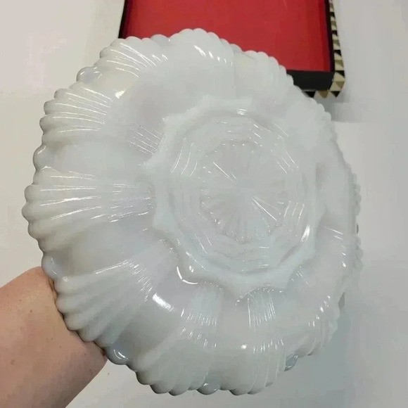 Vintage Anchor Hocking Milk Glass Gold Trim Pressed Glass Divided Serving Plate - Picture 4 of 9